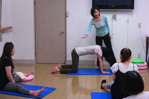 ヨガ　先生.jpg